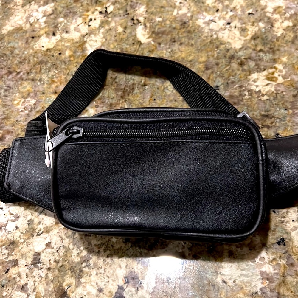 Heys Black Fanny Pack -3 Zipped Compartments Brand New w/tags for Men or Women